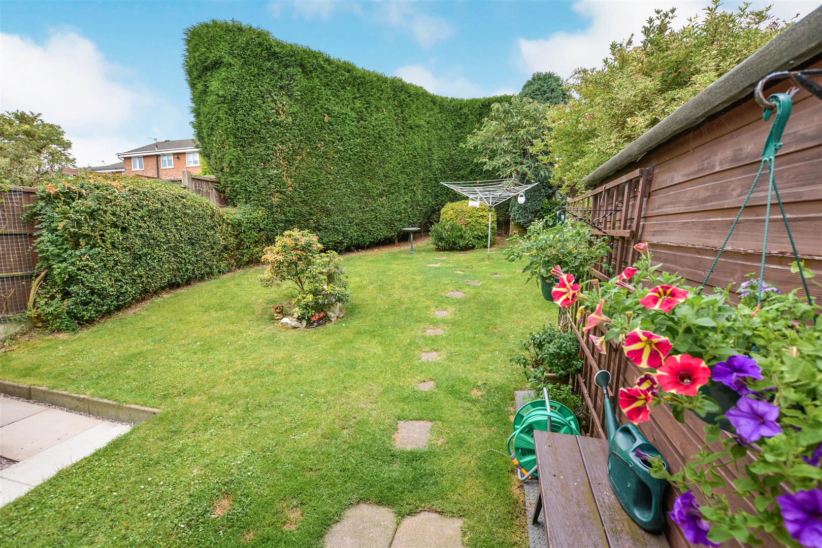 ENCLOSED REAR GARDEN